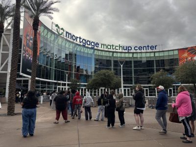 Billie Eilish fans already in line for Phoenix show 10 hours in advance