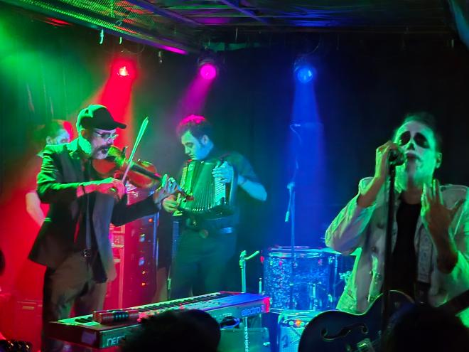 devotchka on stage