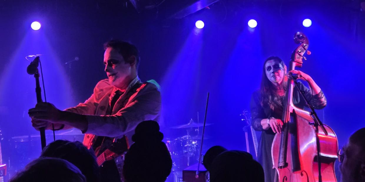 devotchka on stage