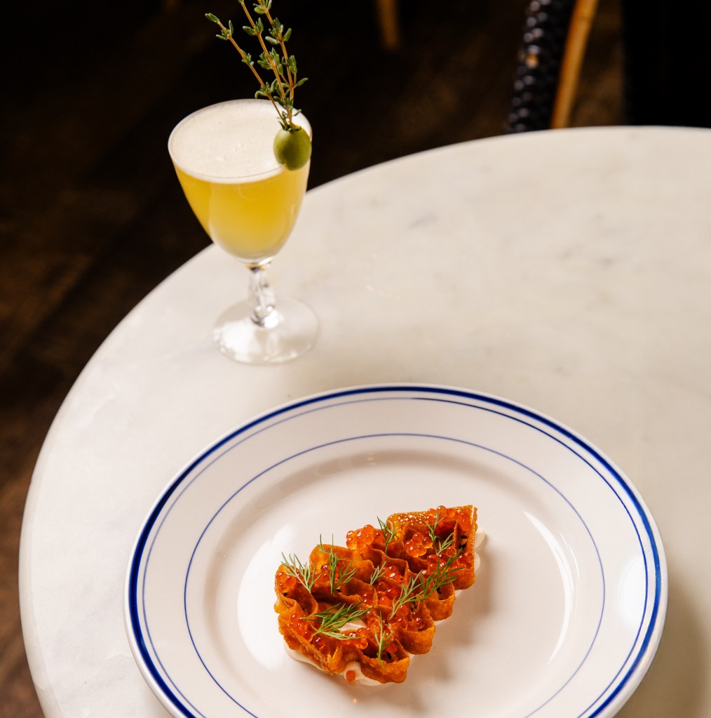 A cocktail and tree-shaped rosette.
