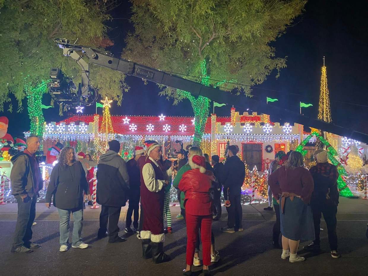 Santa’s Castle in Phoenix battles on ‘The Great Christmas Light Fight’ tonight