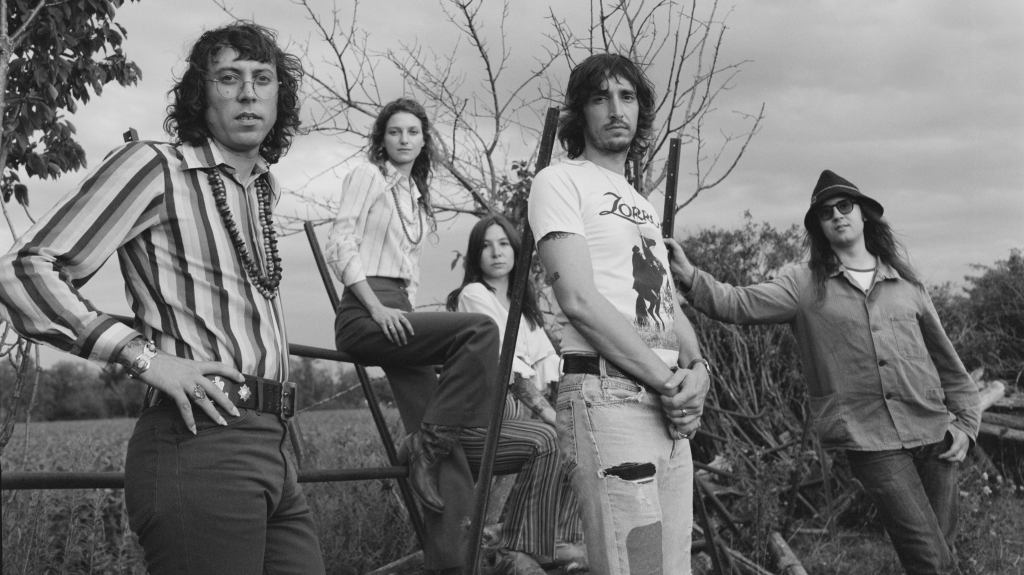 DANIEL ROMANO’S OUTFIT