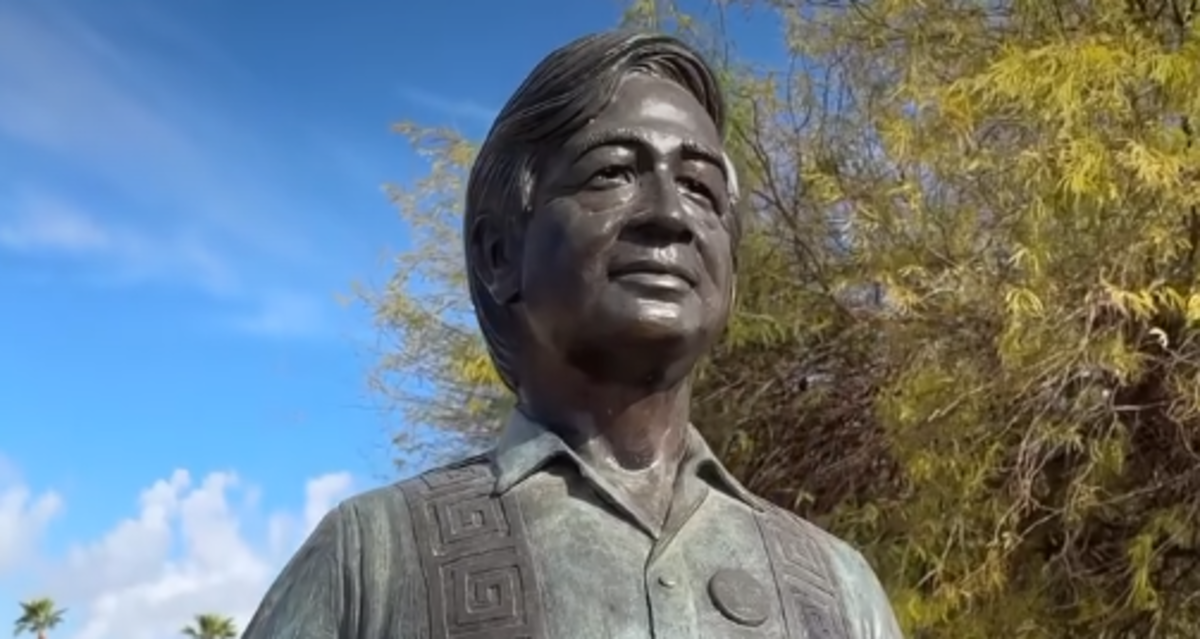 a statue of cesar chavez