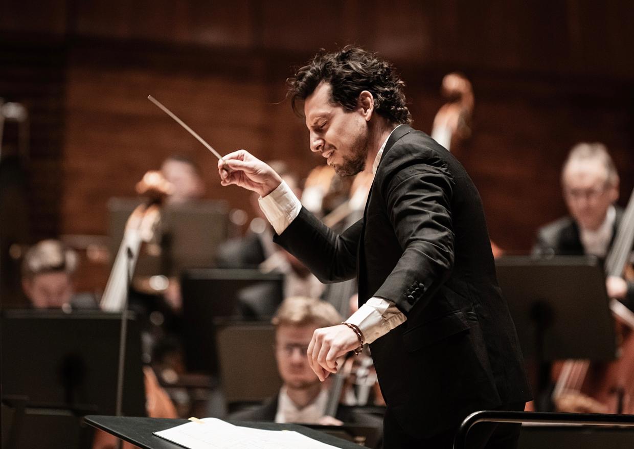Phoenix Symphony’s new music director brings a world of experience