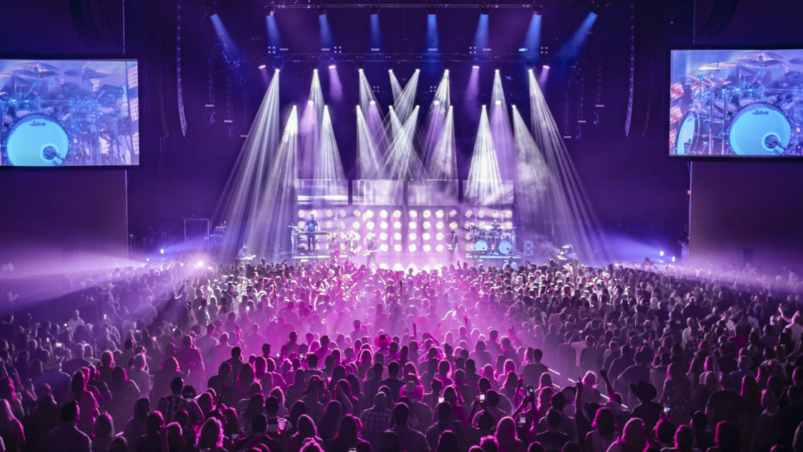 A huge crowd inside Arizona Financial Theatre in Phoenix during a concert.