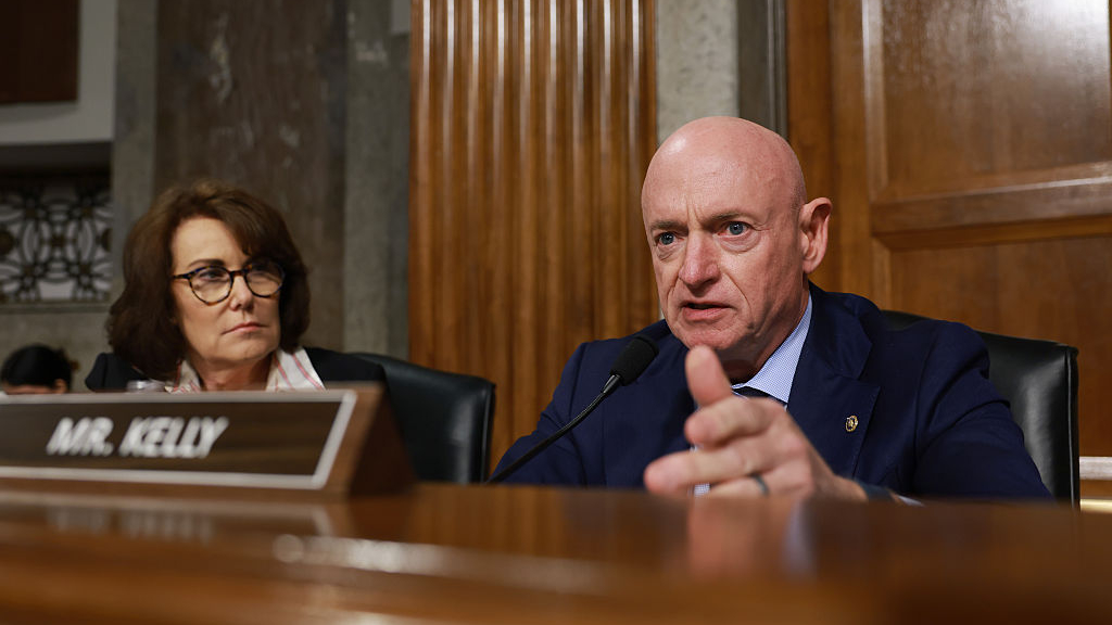 mark kelly points during a senate hearing