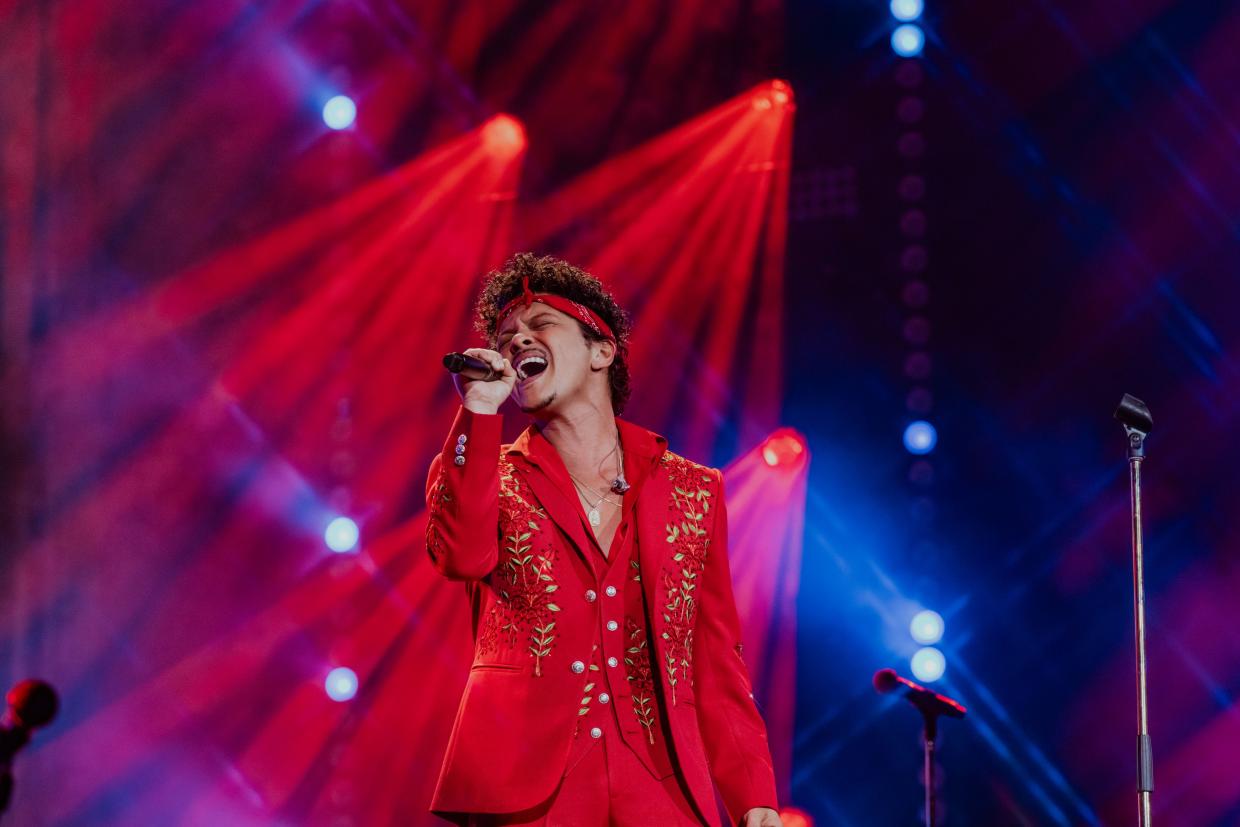Bruno Mars’ Phoenix concerts were a funky retro lovefest