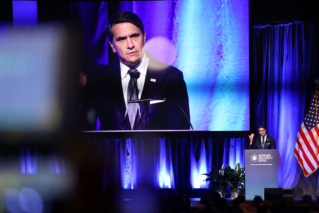 todd lyons speaks at a conference