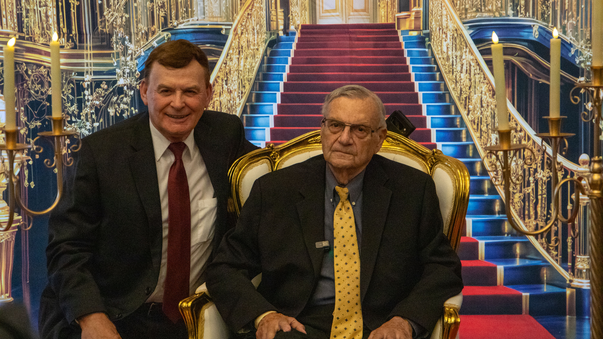 david stringer poses with a seated joe arpaio