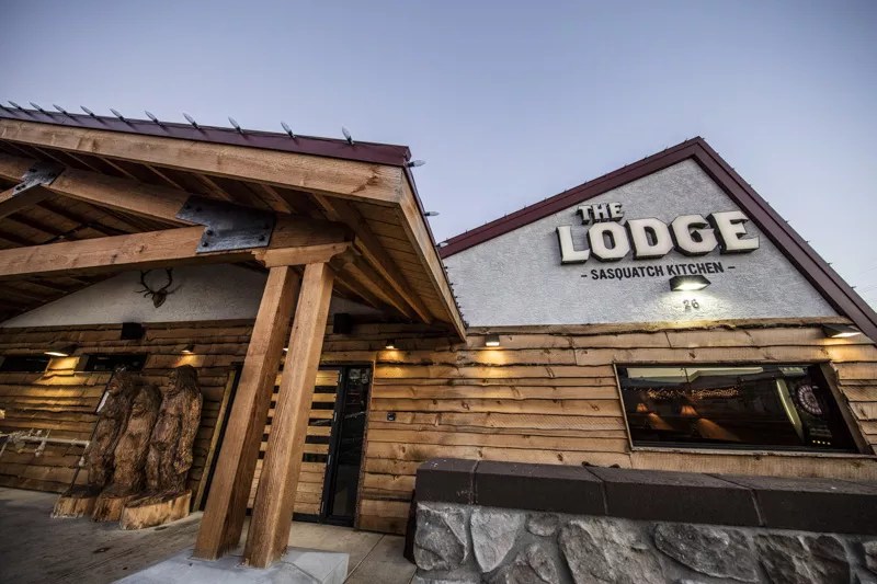 10 Best Sports Bars for Food and Drink in Metro Phoenix