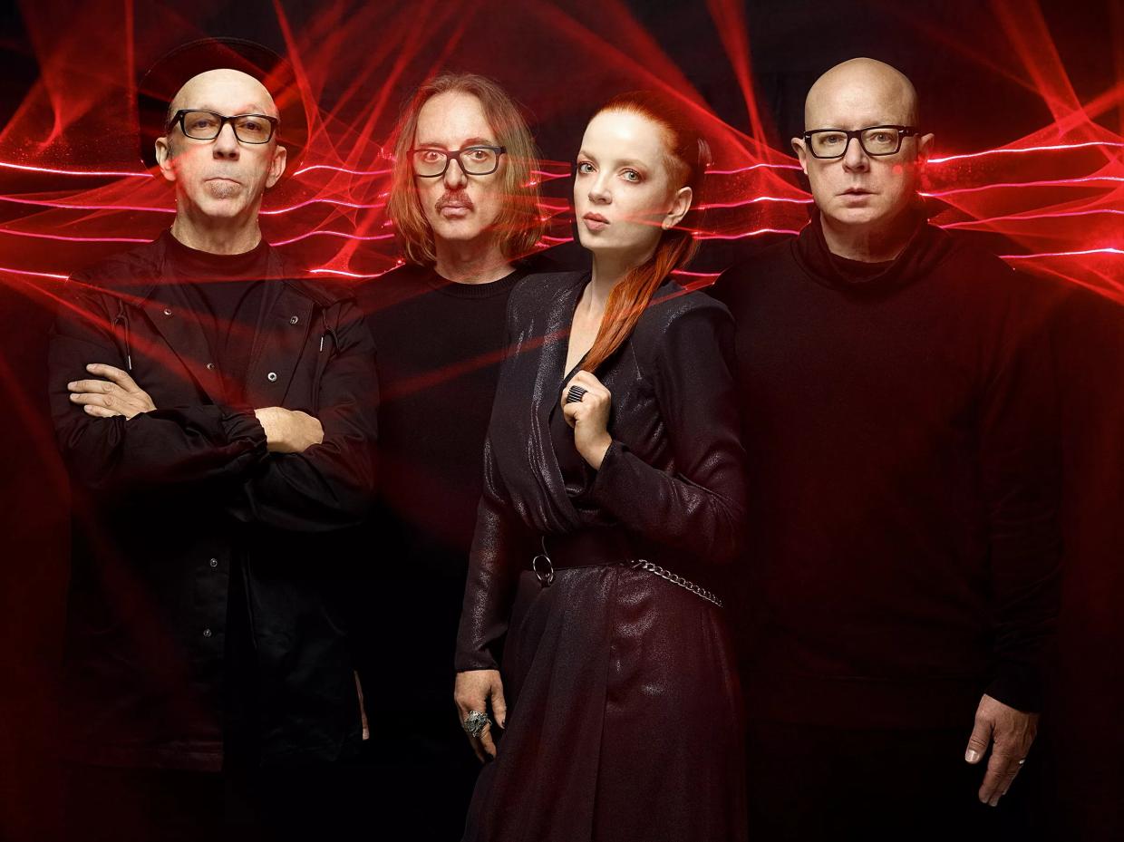 Garbage Ask For Help Finding A Fan Who Went Missing in Phoenix