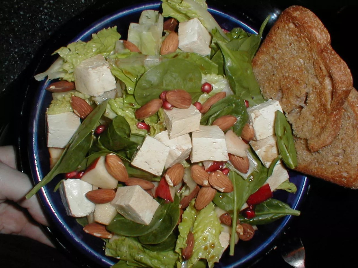 Arizona Woman Says She Got Sick After Eating Romaine Lettuce, Sues Red Lobster