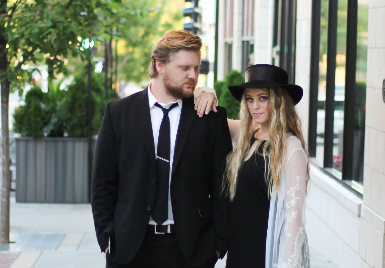 Folksy Duo Of Sea and Stone Come to Valley Bar May 20