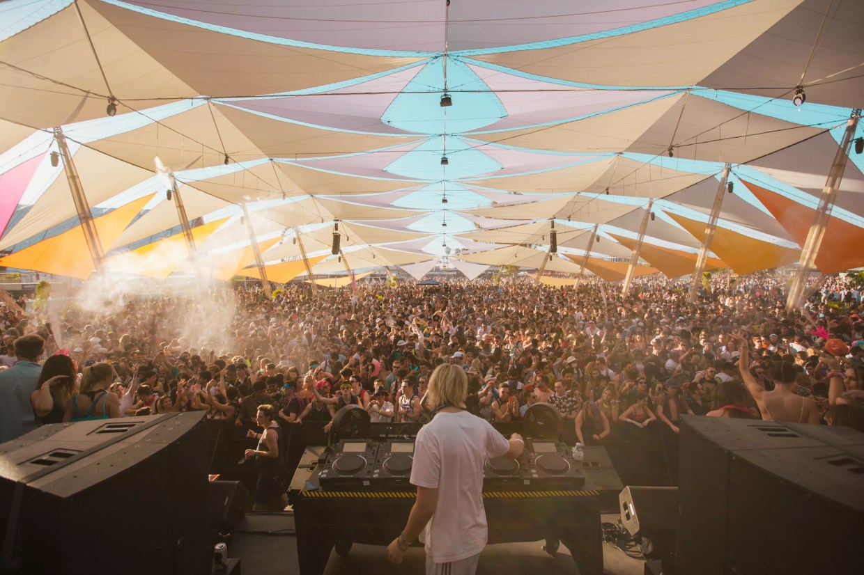 Crossover Episode:  DJ Seinfeld Paired With Ross From Friends at Coachella