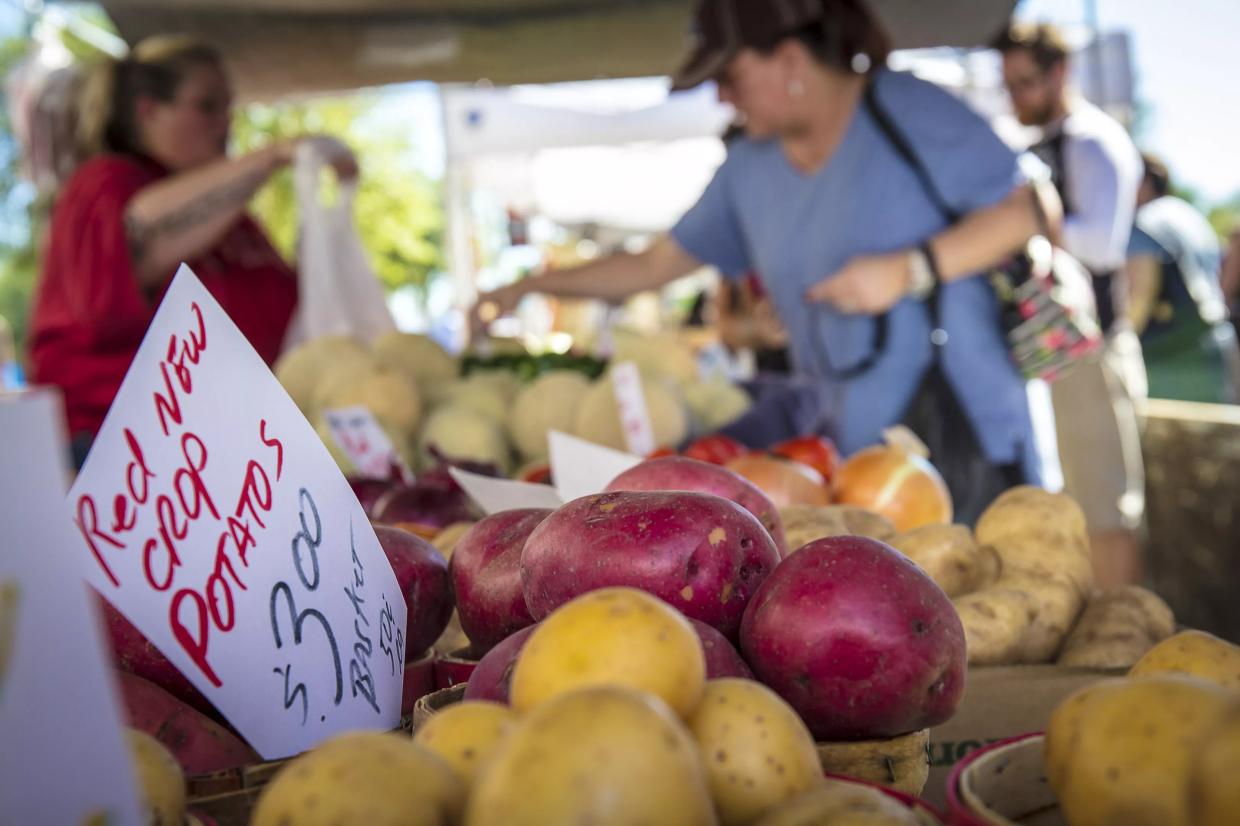 High Street Farmers Market.