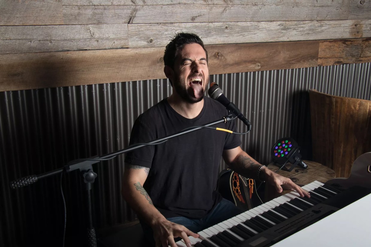 Wes Ringel Is Arizona’s Unlikely Piano Man