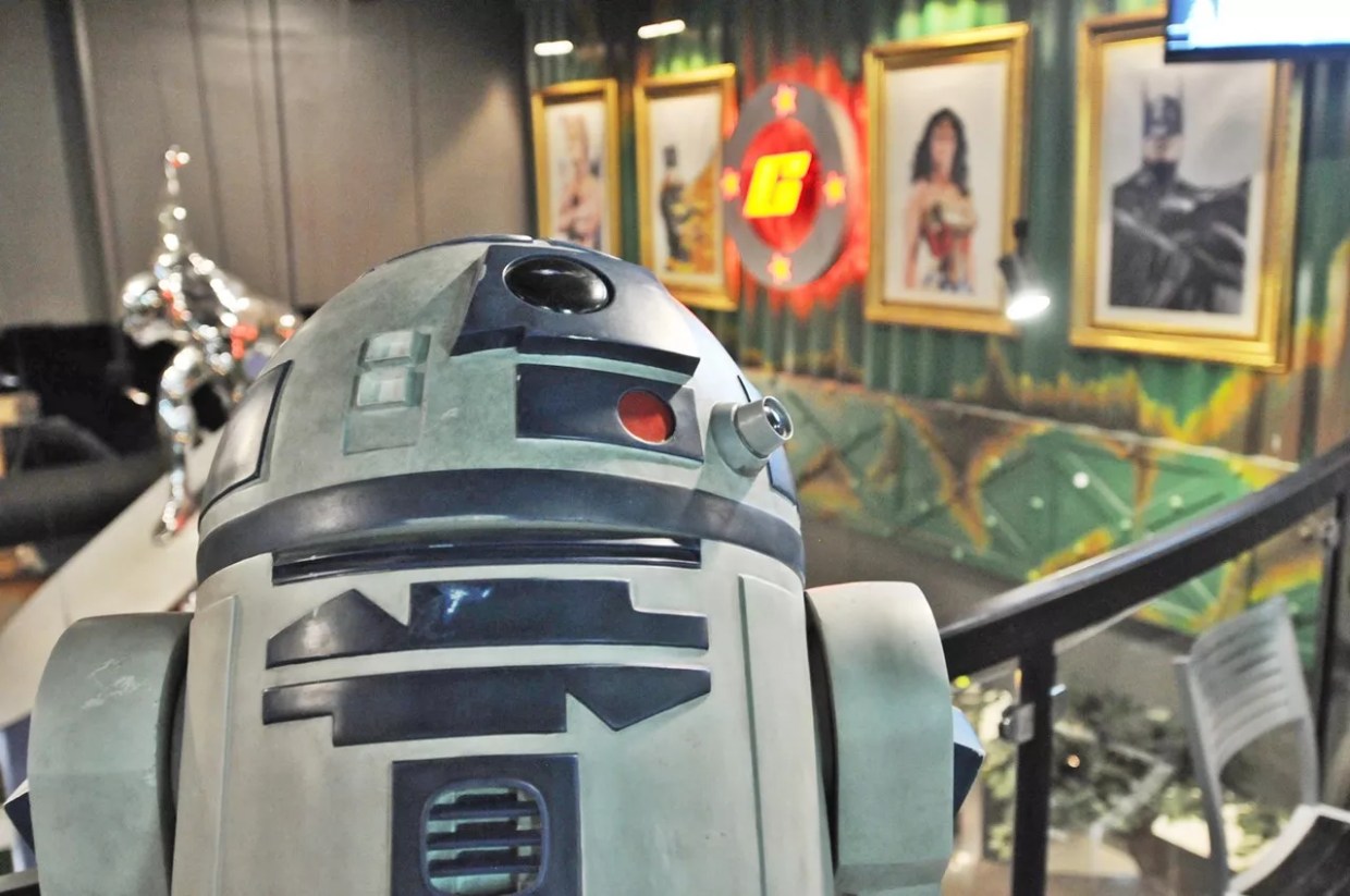 Phoenix restaurant ComicX’s cool stuff is now up for auction