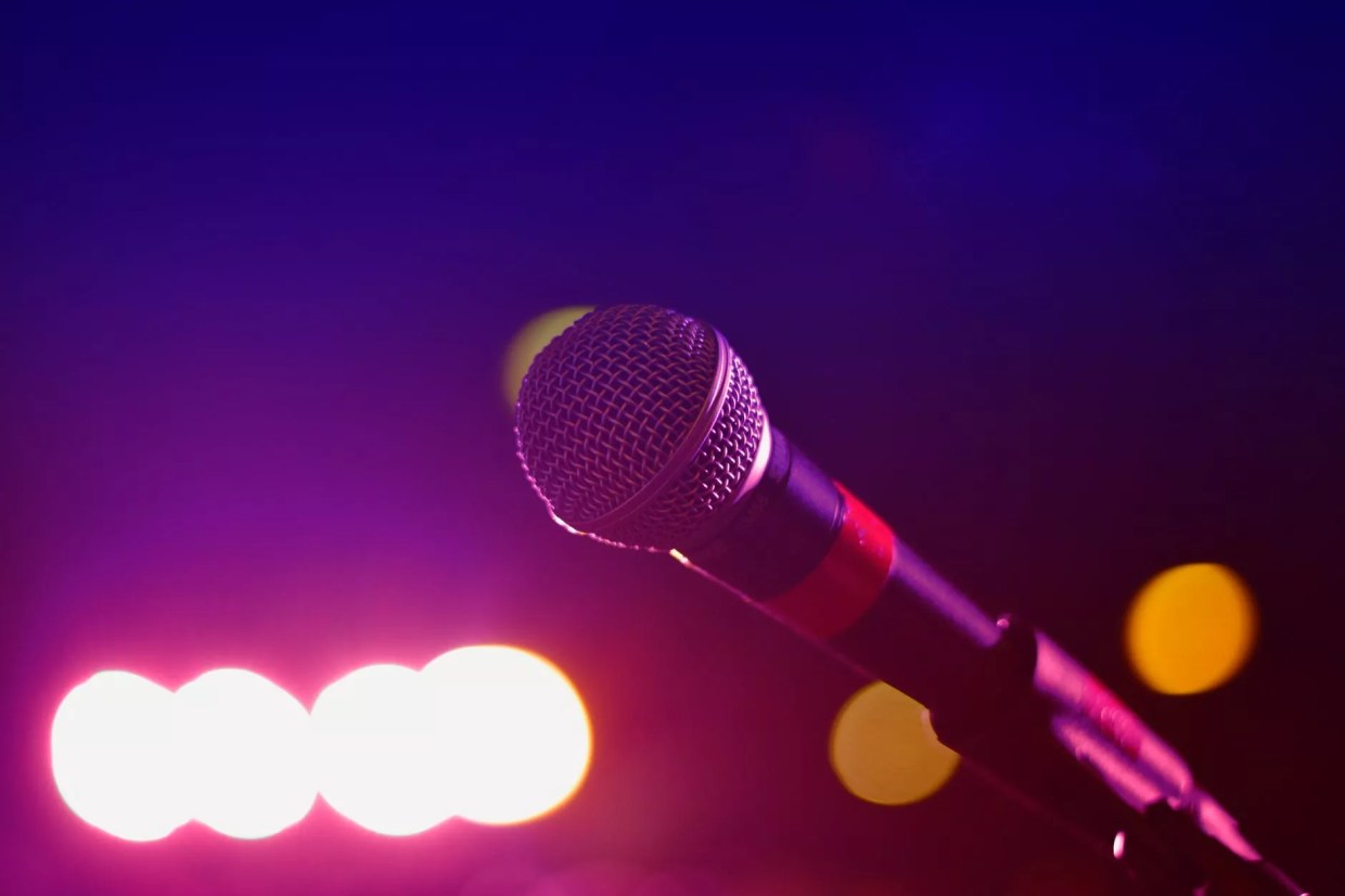 You Can Sing Karaoke Again at Bars Across Arizona