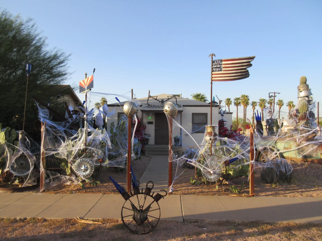 How a West Phoenix Artist Turned His Yard Into a DIY Sculpture Park