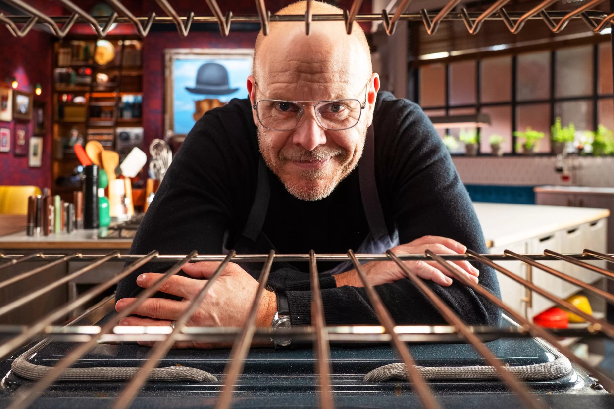 The Food Network’s Alton Brown Takes You ‘Beyond the Eats’ at ASU Gammage