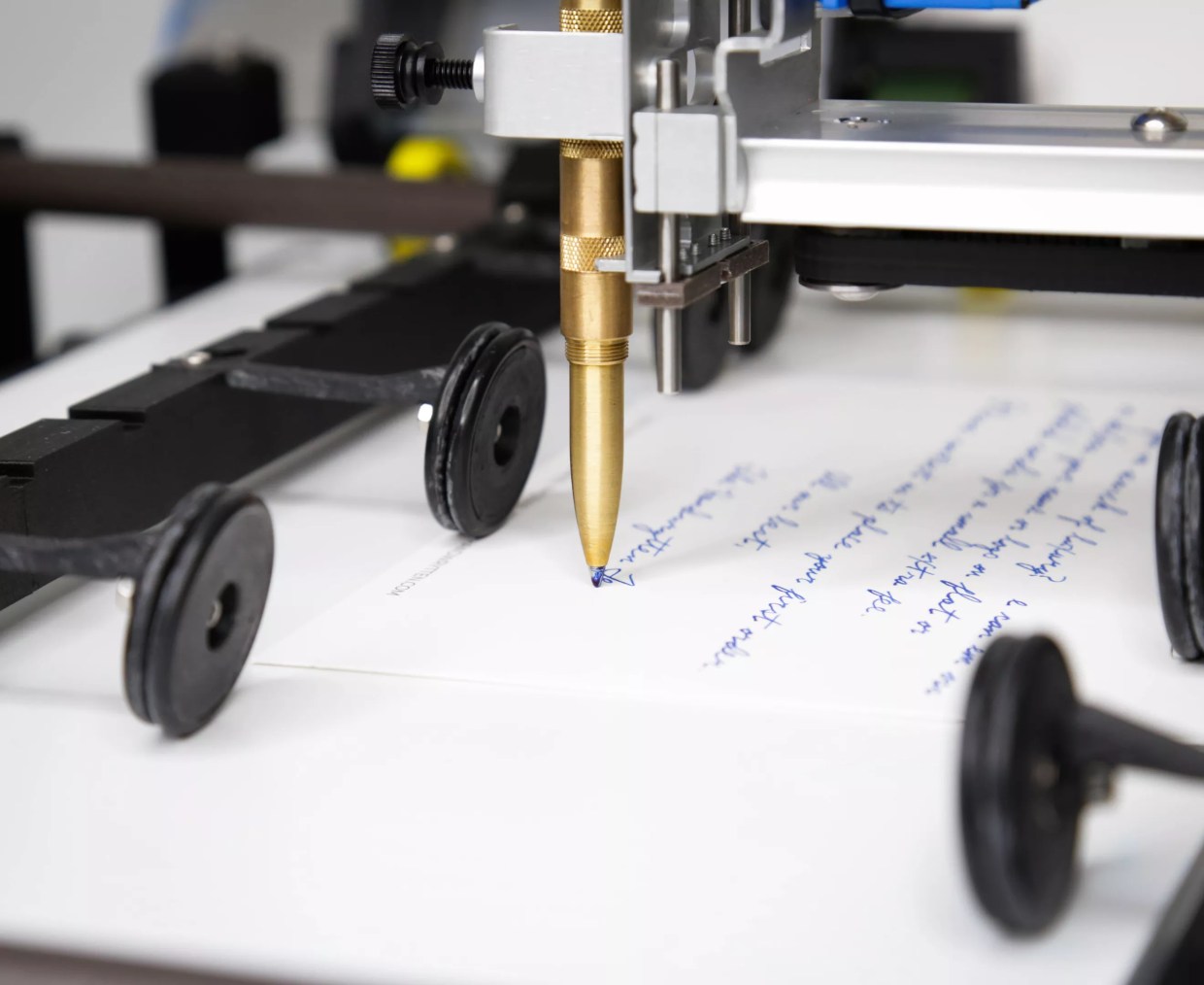 These Phoenix Robots Want to Write Your Thank-You Notes