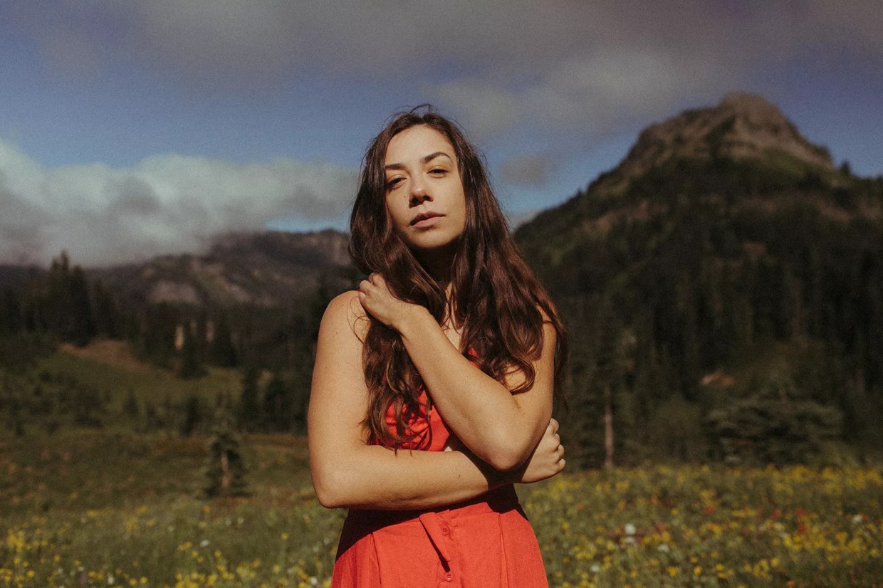 Phoenix Singer-Songwriter Danielle Durack Wants to Go to the Moon