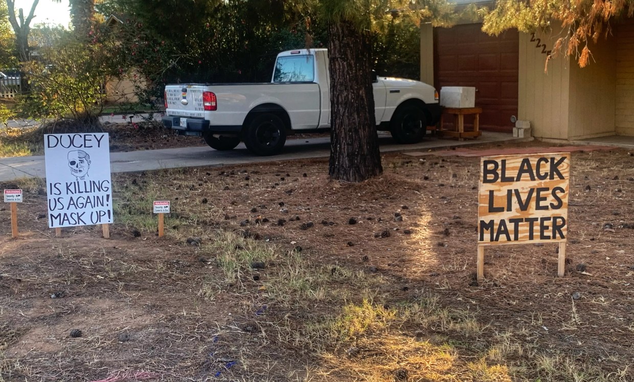 Why Ken Miller Likes to Get Political With the Signs in His Phoenix Yard