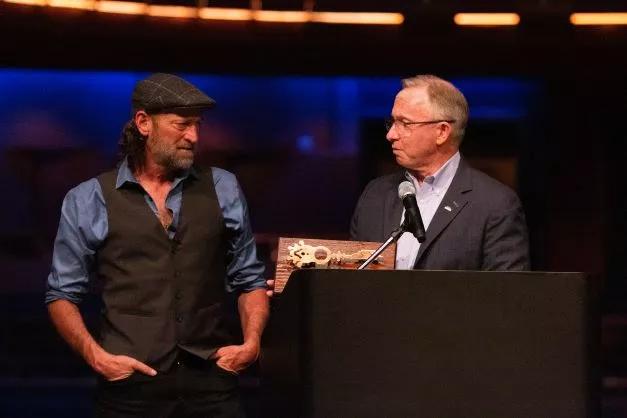Key to the City, Stolen Oscar: It’s Been a Big Week for Mesa’s Troy Kotsur