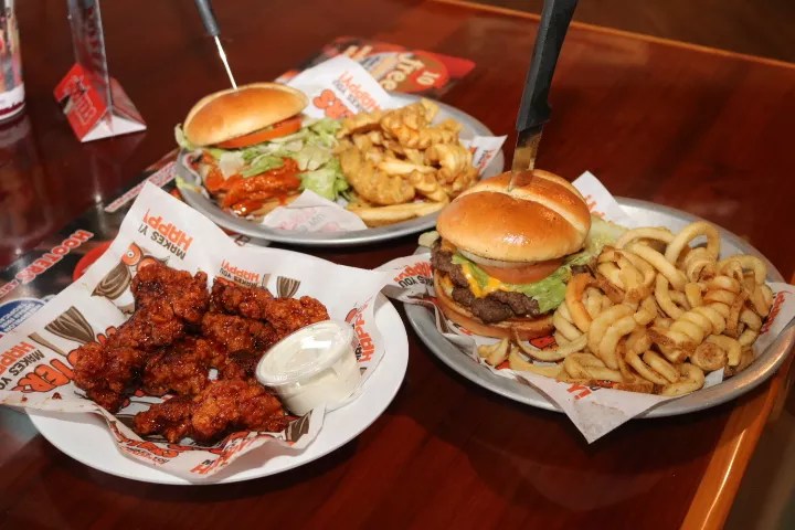 These 16 Metro Phoenix Restaurants Have Deals and Discounts For Veterans Day