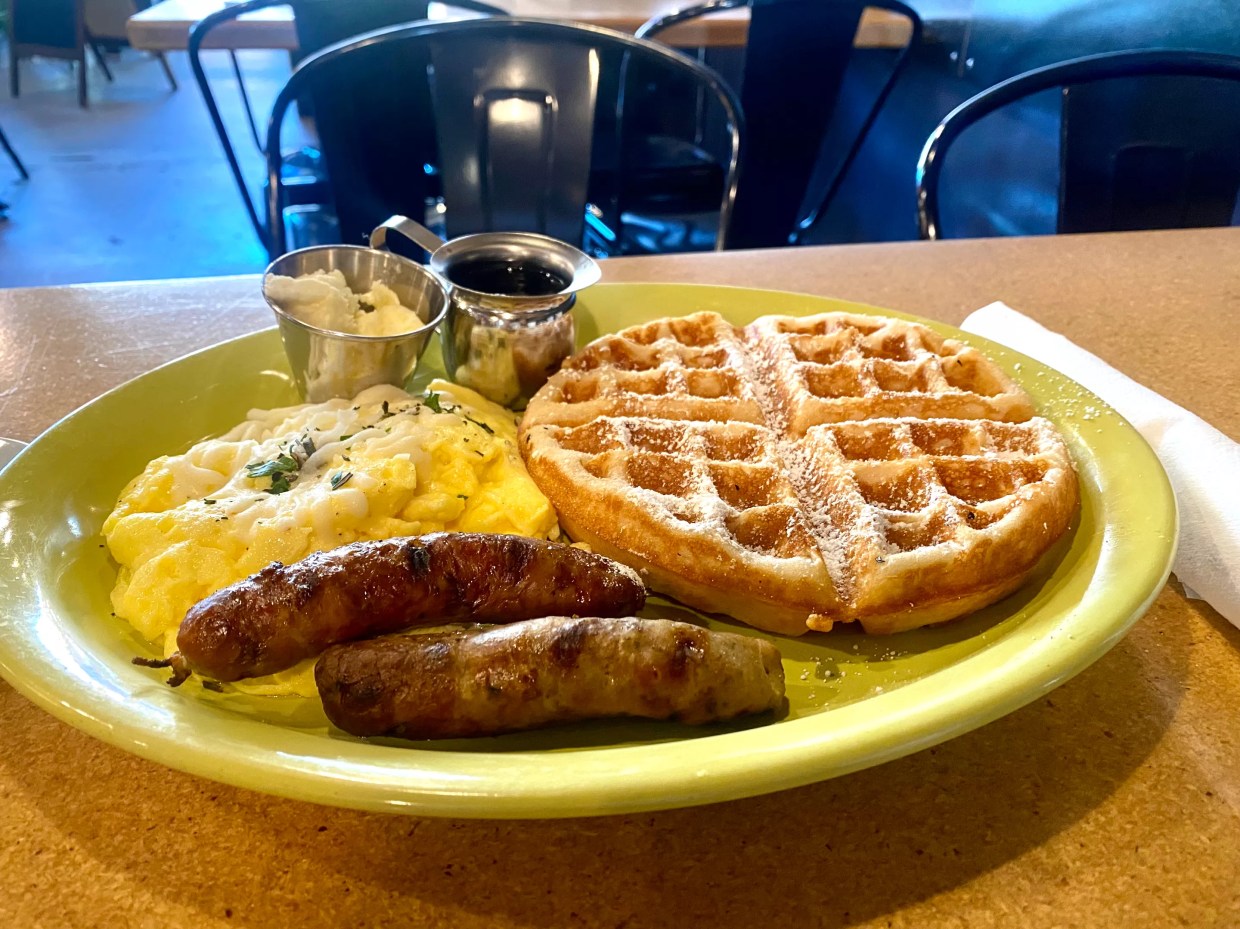 Best Bites: When You Can’t Decide What to Eat, This Phoenix Brunch Staple Serves the Perfect Combo