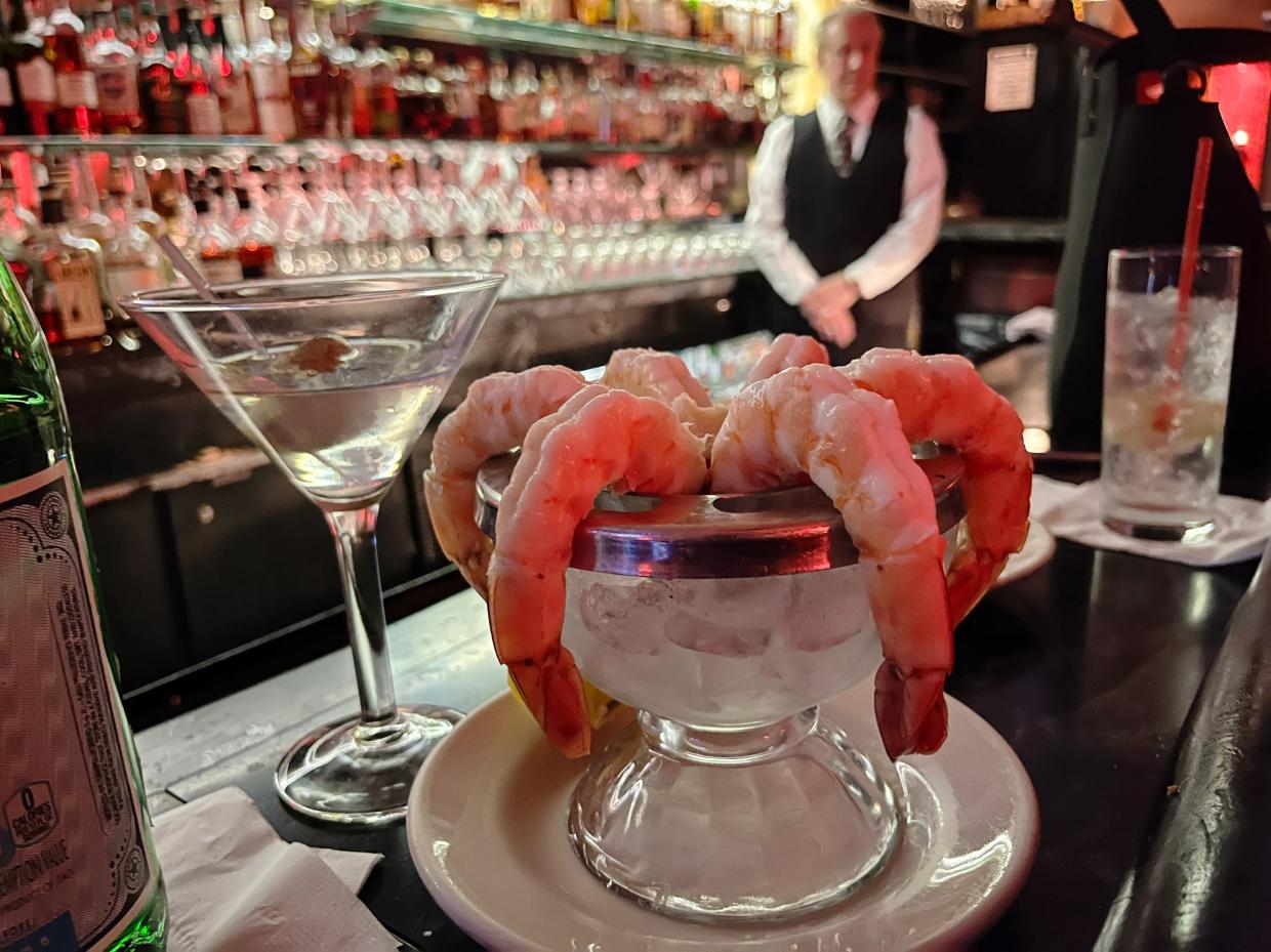 Iconic Phoenix steakhouse Durant’s delays reopening plans