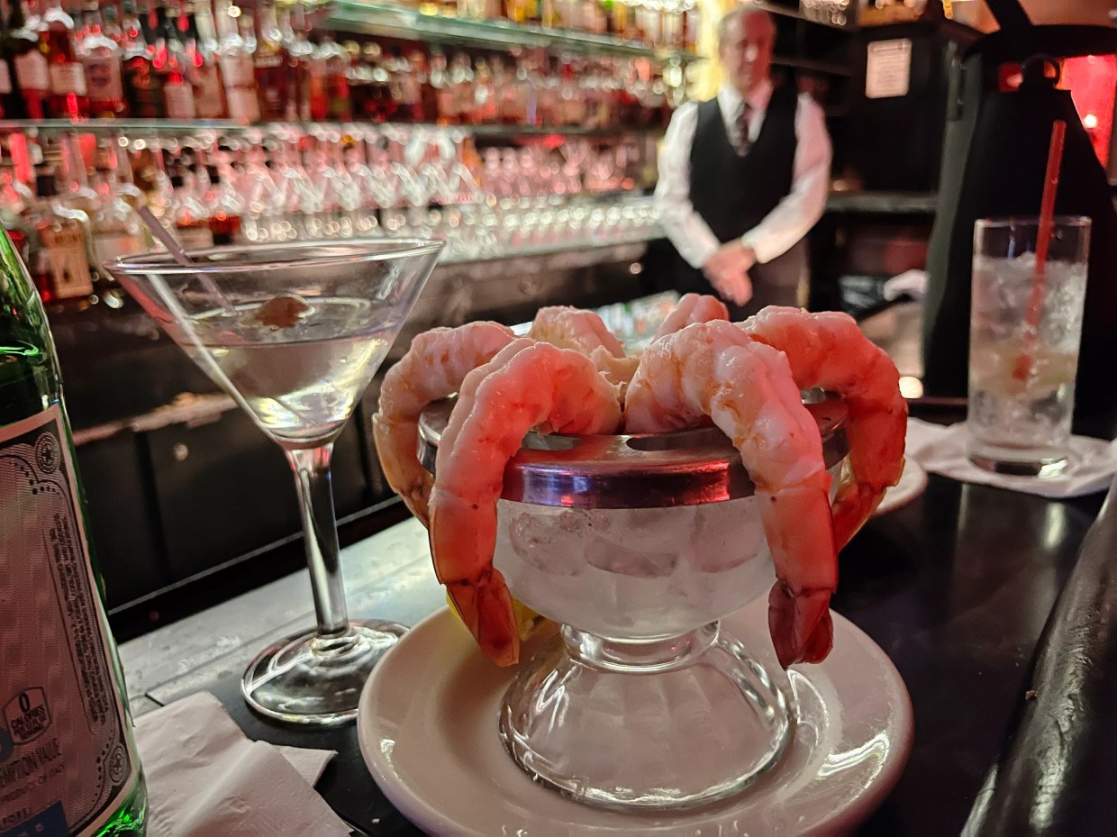 Iconic Phoenix steakhouse Durant’s delays reopening plans