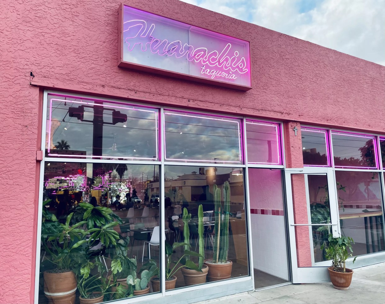 Exterior of Huarachis Taqueria