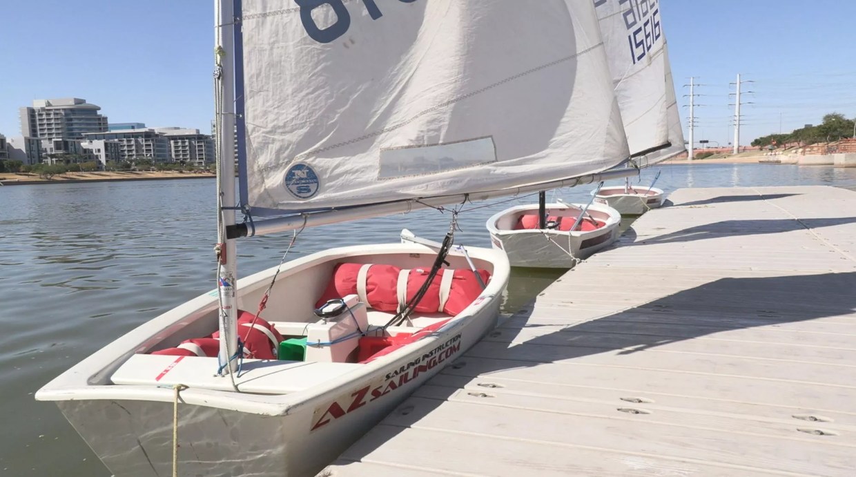 A boat on Tempe Town Lake