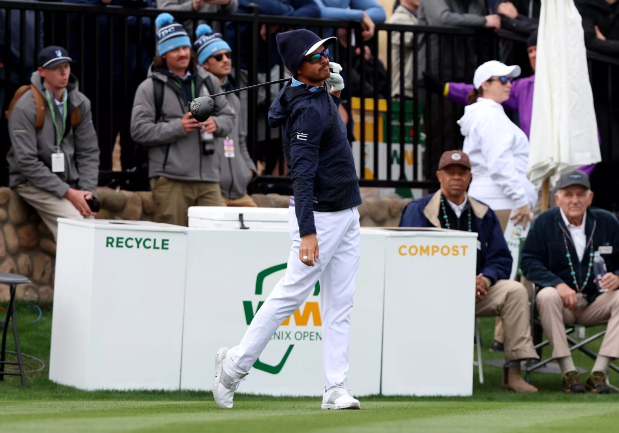 Despite rain delay, golfers endure at WM Phoenix Open