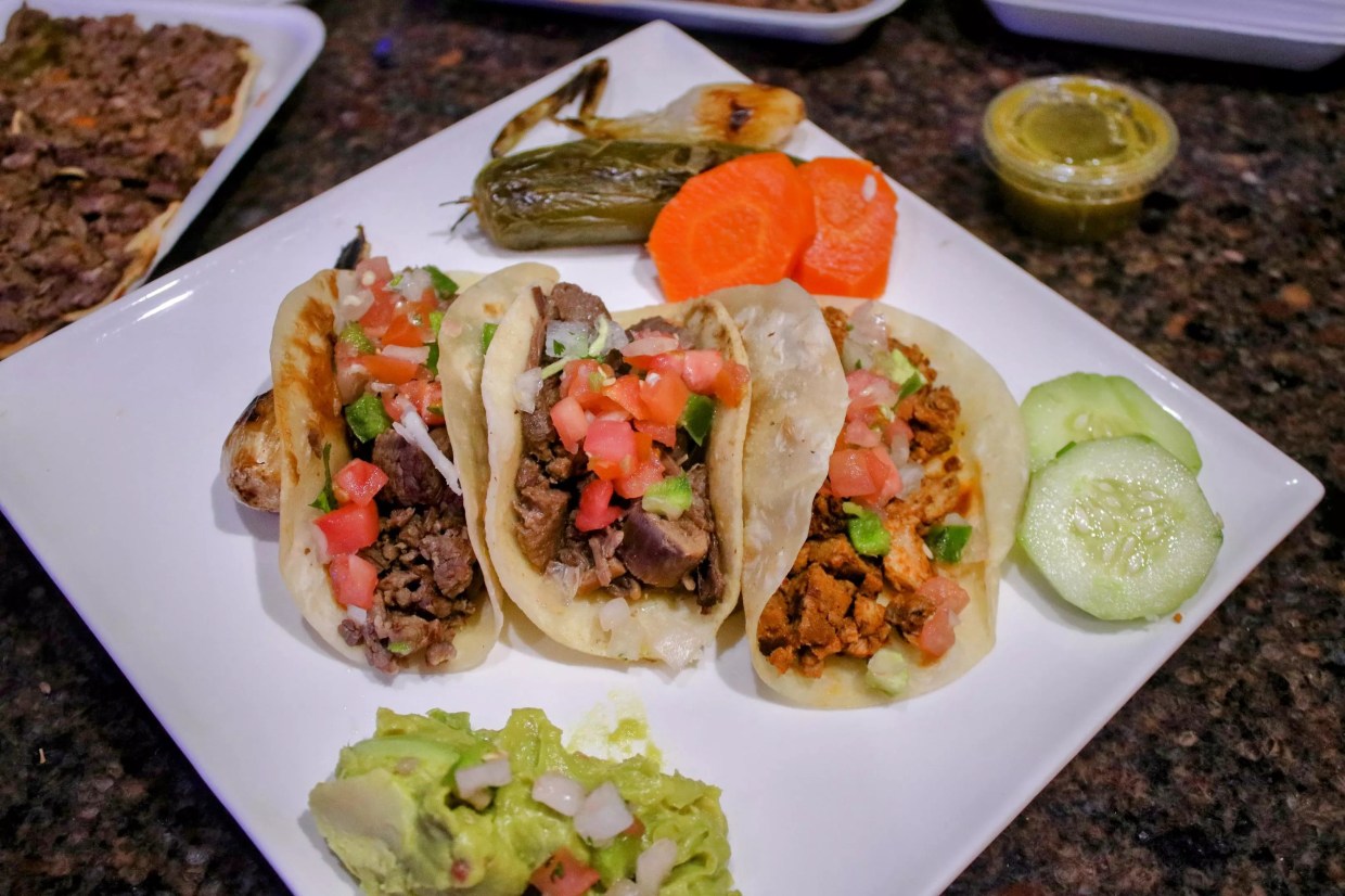With recipes straight from Sonora, Ta’Carbon opens third Valley taco shop