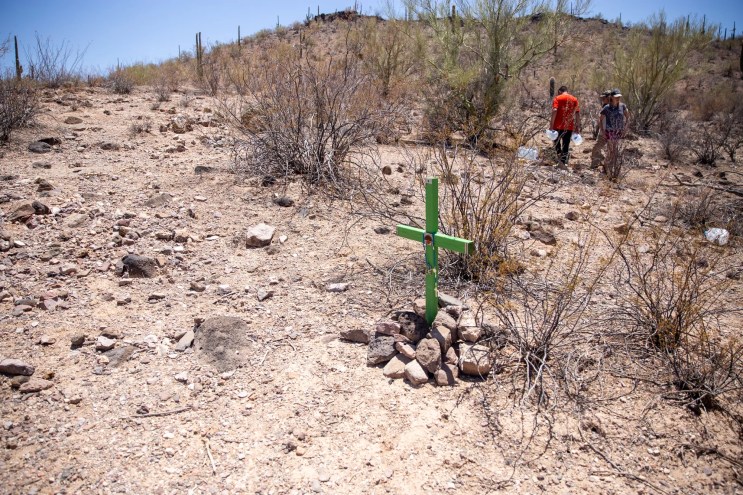 A small cross gravemarker in the desert