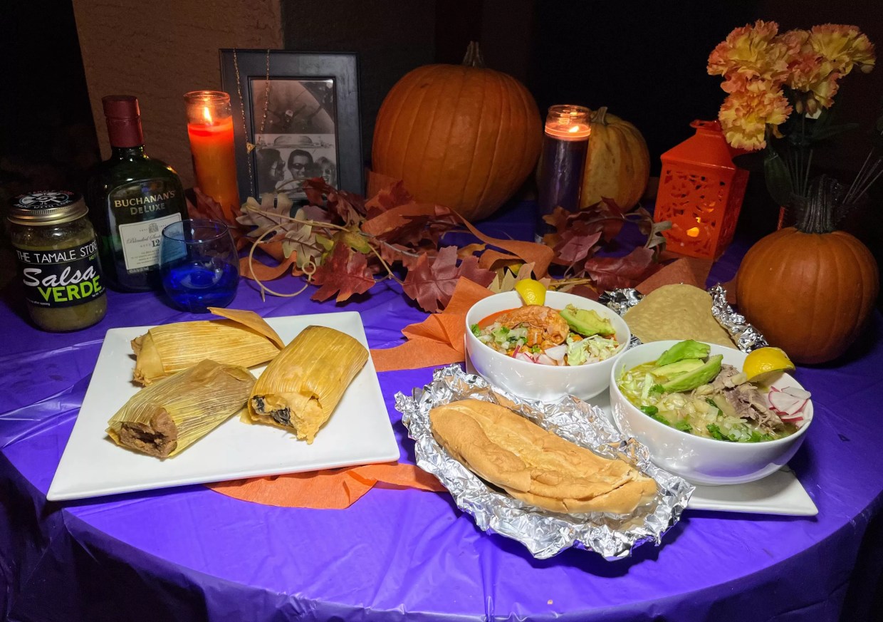 Where to find traditional foods for Dia de los Muertos in Phoenix