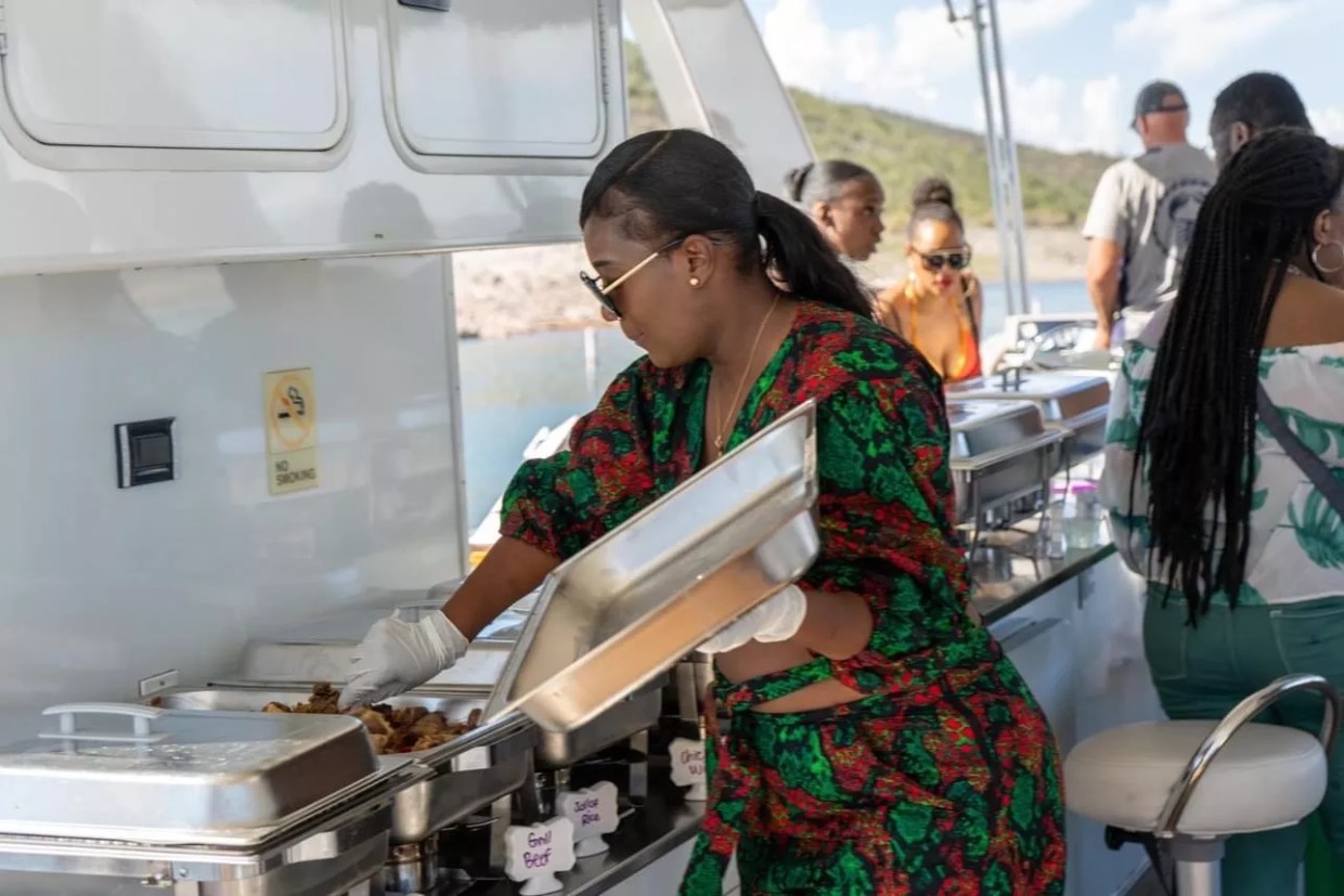 Lasgidi Cafe teaches Phoenix how to cook Nigerian cuisine