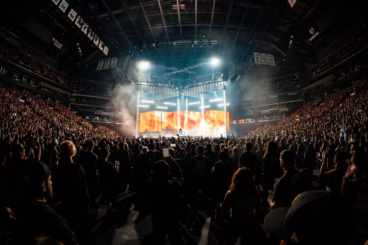Photos: Deftones, The Mars Volta thrust PHX Arena into the blissful dark