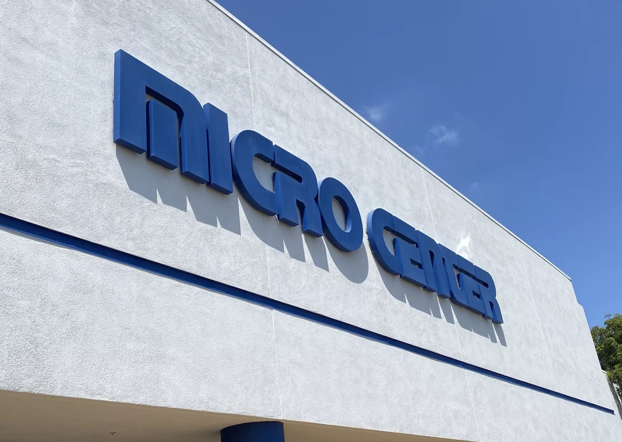 Micro Center’s new Phoenix store is hiring. Here’s how to apply