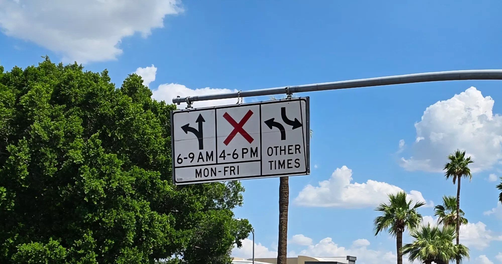 a sign that shows left turns ok during some hours, prohibited during others