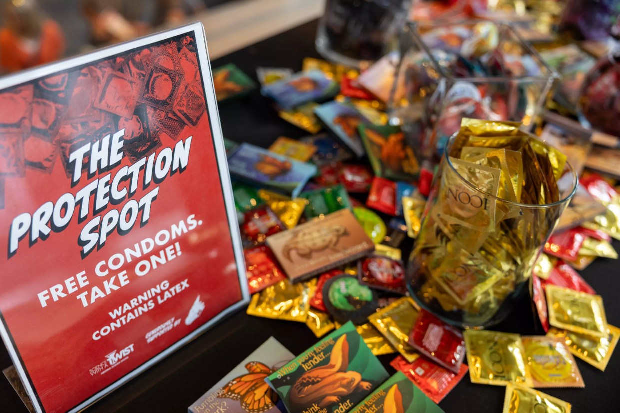 ‘Naughty & Nerdy’ event packed Arizona Science Center for sexy fun